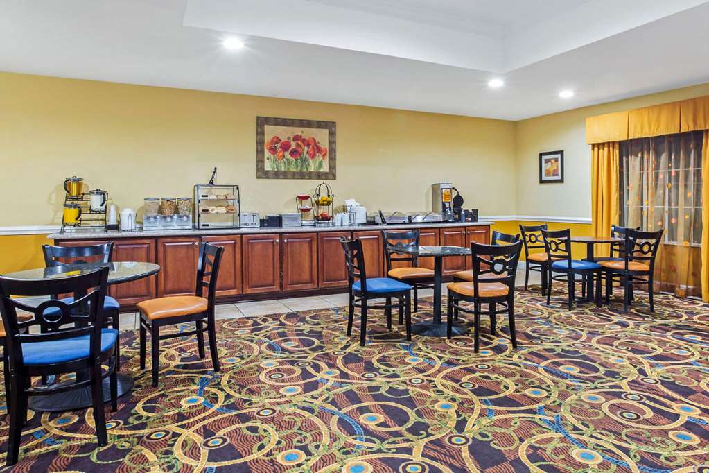 La Quinta Inn & Suites by Wyndham Mobile Satsuma Saraland - photo 33
