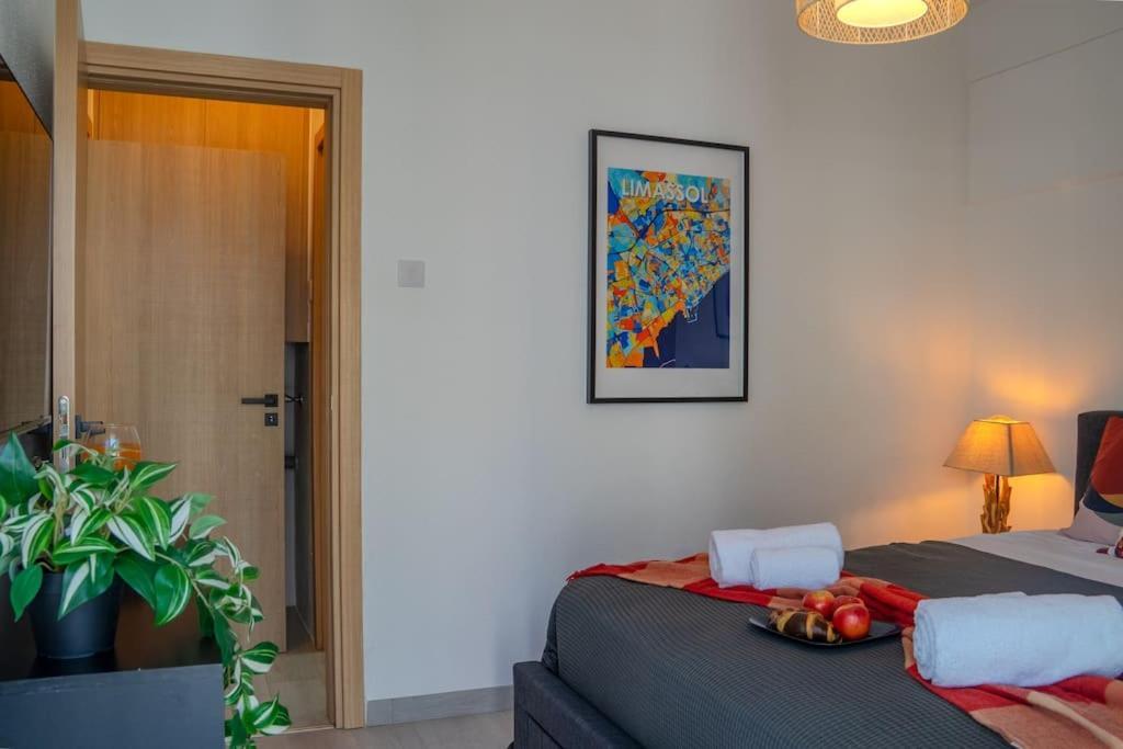 Beautiful One Bedroom Apartment 186 Meters to Beach Central Location Next to Cafes & Bars