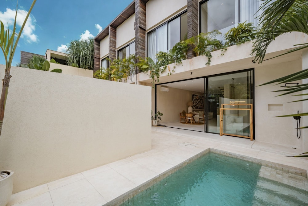 Villa Nazare Berawa — 4-Star Luxury Hotel in Canggu, Indonesia