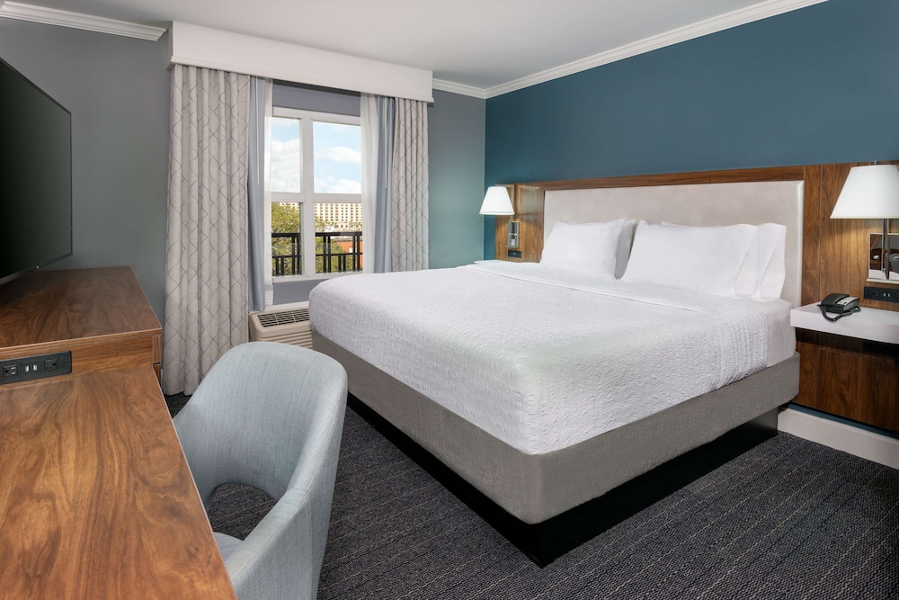 Hampton Inn Savannah Historic District - photo 17