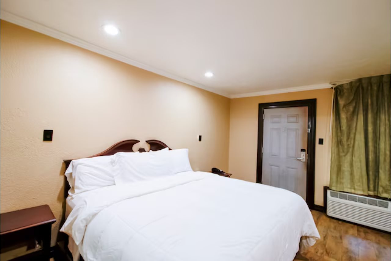OYO Pinewood Inn & Suites Silsbee - photo 83