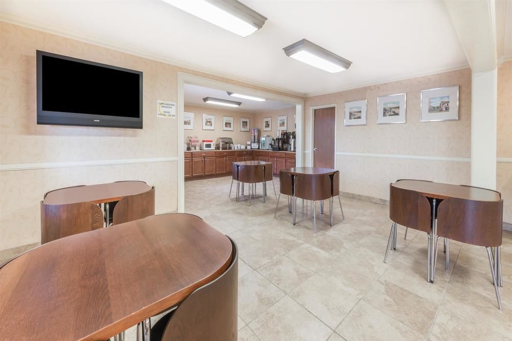 Super 8 by Wyndham Georgetown - photo 6