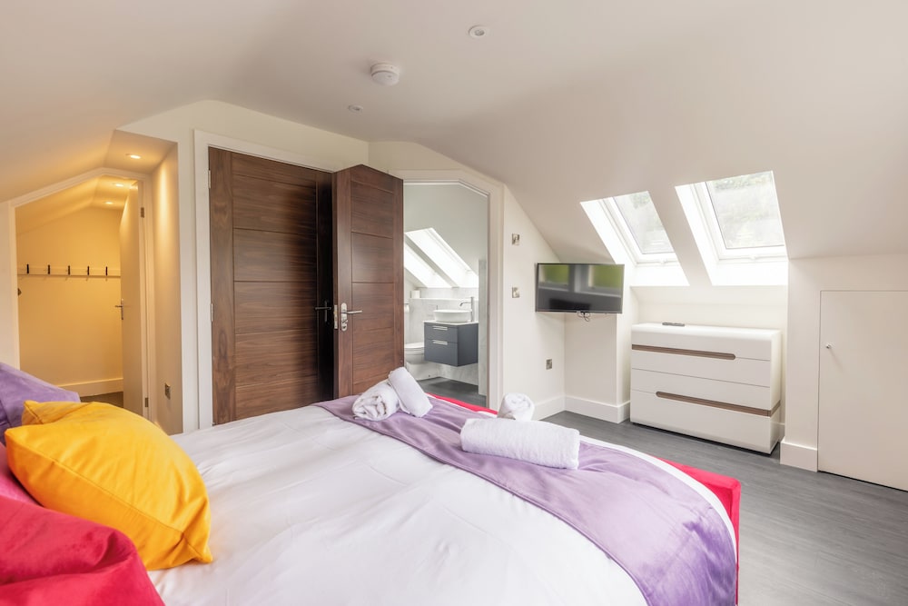 Babbling Burn Cottage North East Escapes — 4-Star Luxury Hotel in Bamburgh, United Kingdom