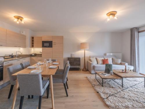 Appartement Neuf au Vieil Alpe 108m 3 Chambres Proche Pistes et Centre FR 1 645 69 — 4-Star Luxury Hotel in Huez, France