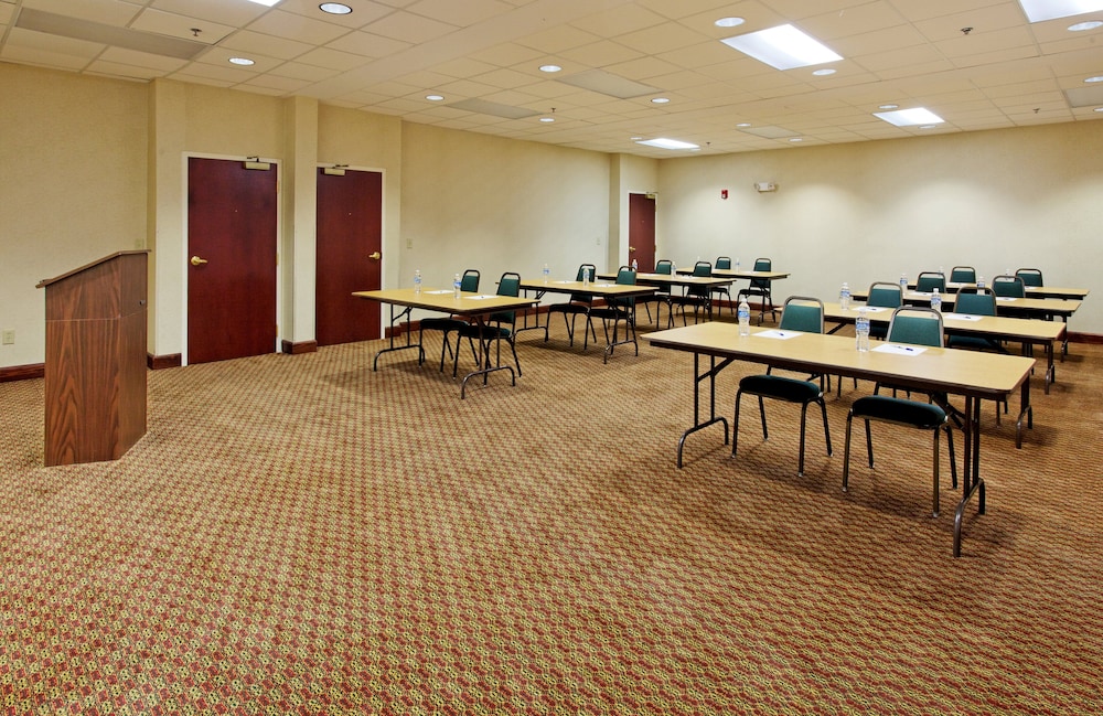 Holiday Inn Express Hotel & Suites Sylacauga by IHG - photo 31