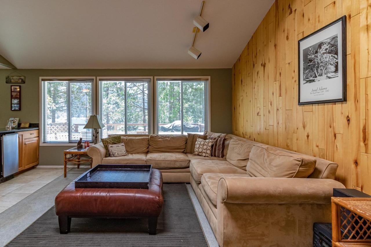 Todds Lakefront House — 4-Star Luxury Hotel in Bass Lake, United States