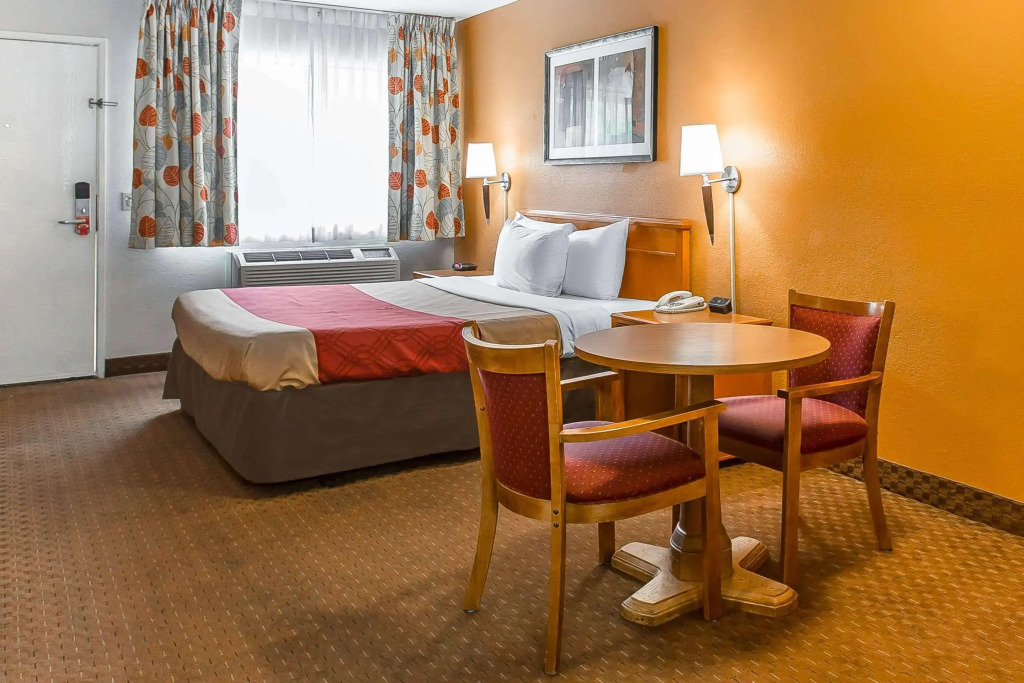 Econo Lodge Inn & Suites El Cajon San Diego East - photo 15