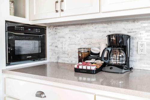 Summer Beach House — 4-Star Luxury Hotel in Summerland, United States