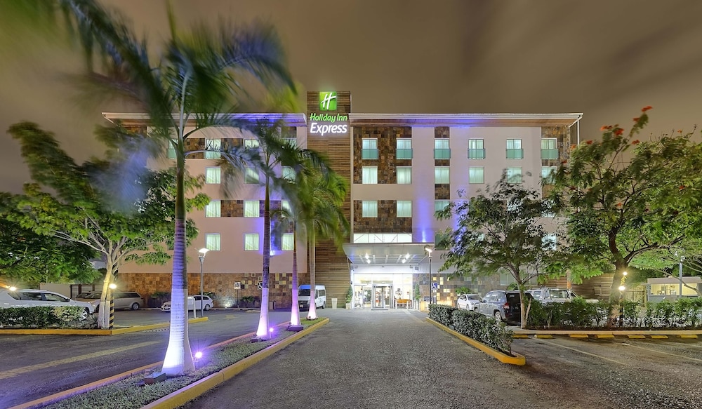 Holiday Inn Express Villahermosa Tabasco 2000
