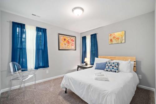 Minutes from Downtown The Comfy Navy Nestler - photo 27