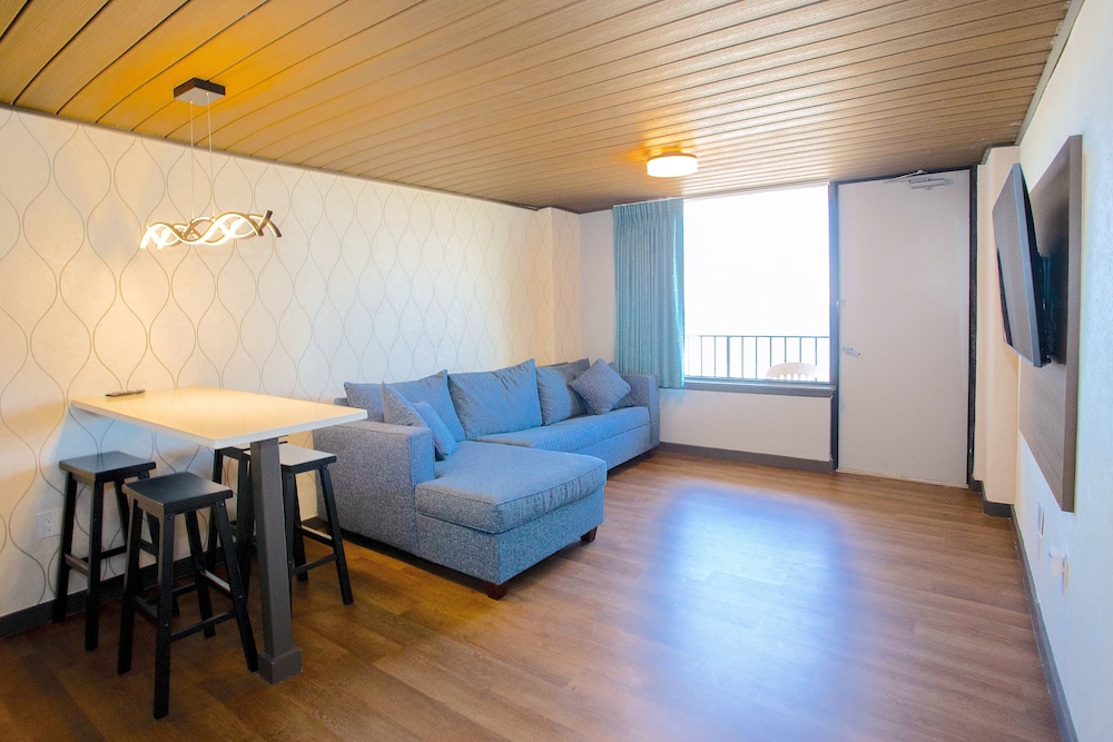 The Barclay Towers Resort Hotel - photo 11
