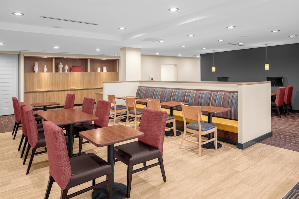 TownePlace Suites by Marriott Cincinnati Fairfield - photo 26