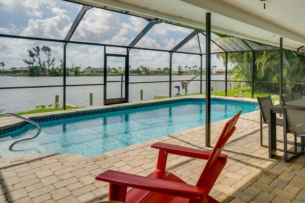 Kayaks & Pool: Lakefront Cape Coral Oasis