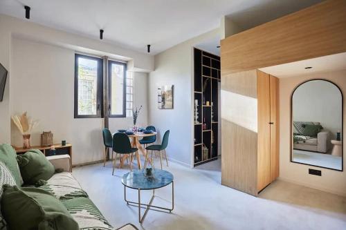 Charmant Loft Lumineux Avec Mezzanine Paris 11 4p Flat Guest - carbon neutral hotel in Paris