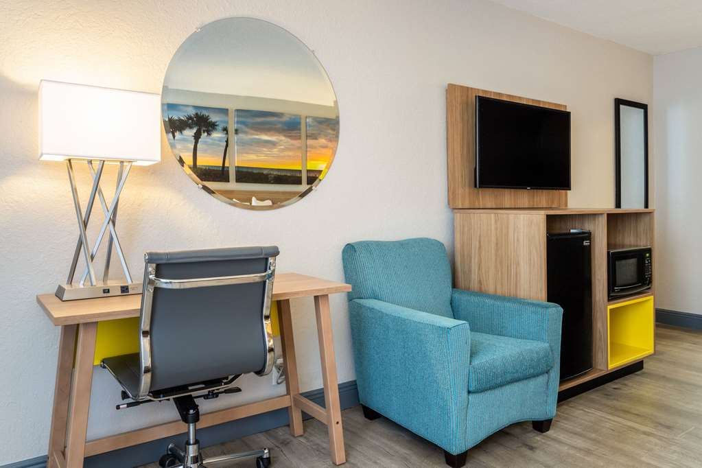 Days Inn by Wyndham Titusville Kennedy Space Center - photo 9