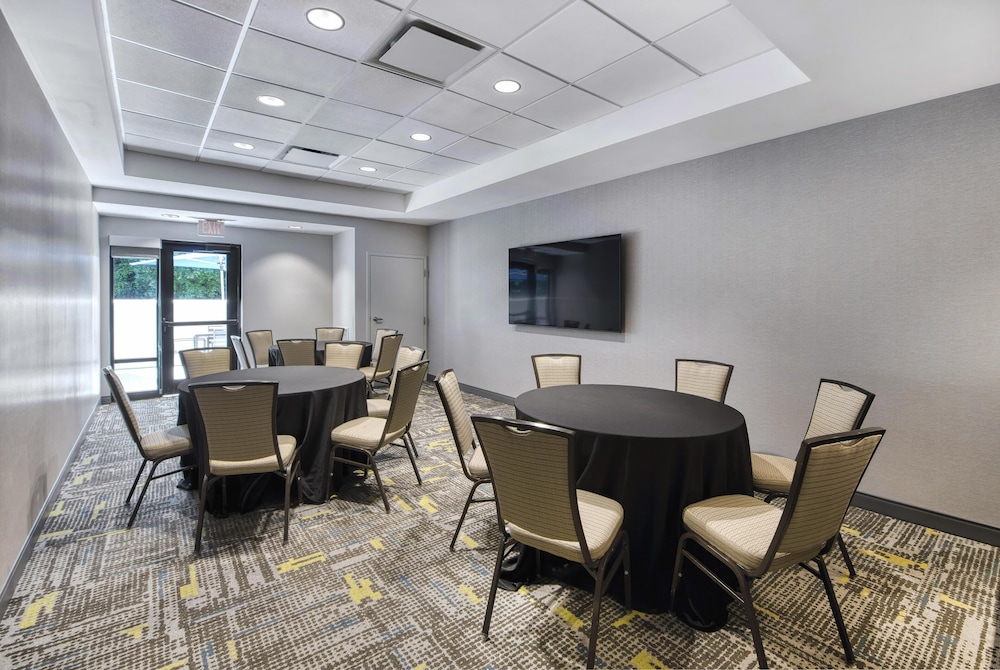Hampton Inn & Suites Burlington NC - photo 53