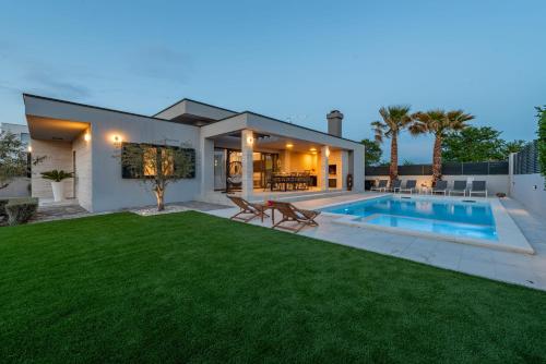Villa Lorena Dalmacija ZadarVillas — 4-Star Luxury Hotel in Nin, Croatia