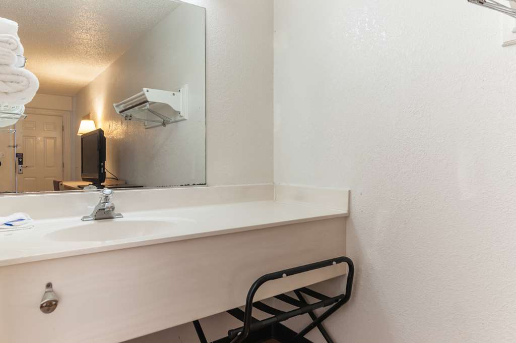 Motel6 Farmington Hills MI Northwest Farmington Hills - photo 23