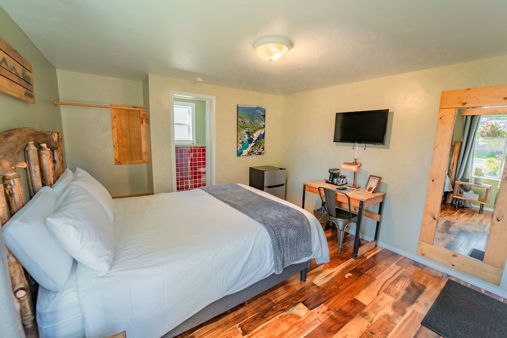 Evergreen Motel - photo 35