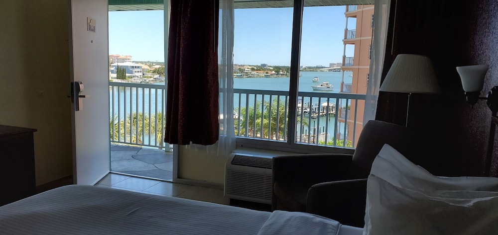 Clearwater Beach Hotel - photo 6