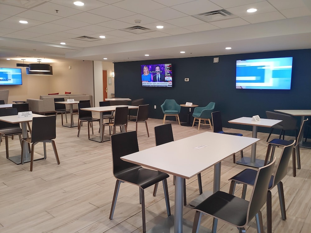 Holiday Inn & Suites Ann Arbor Univ Michigan Area by IHG - photo 43