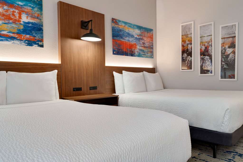La Quinta Inn & Suites by Wyndham Stephenville - photo 46