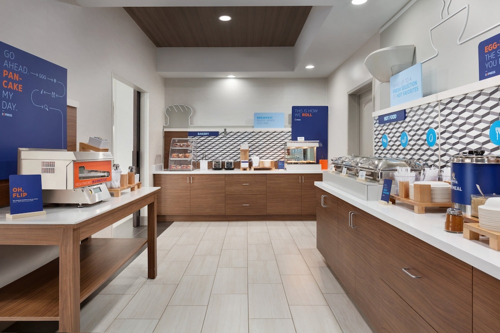 Holiday Inn Express Hotel & Suites Merced by IHG - photo 46