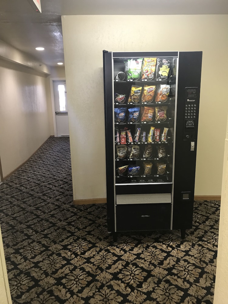 Super 8 by Wyndham Bridgeview of Mackinaw City - photo 42