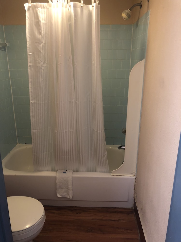 Express Airport Inn - photo 7