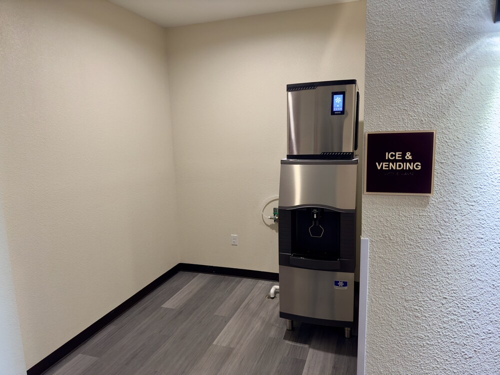Red Roof Inn Hutchins - photo 25