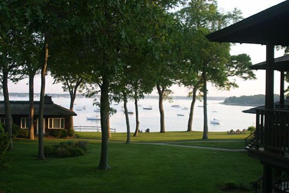 Dering Harbor Inn - photo 34