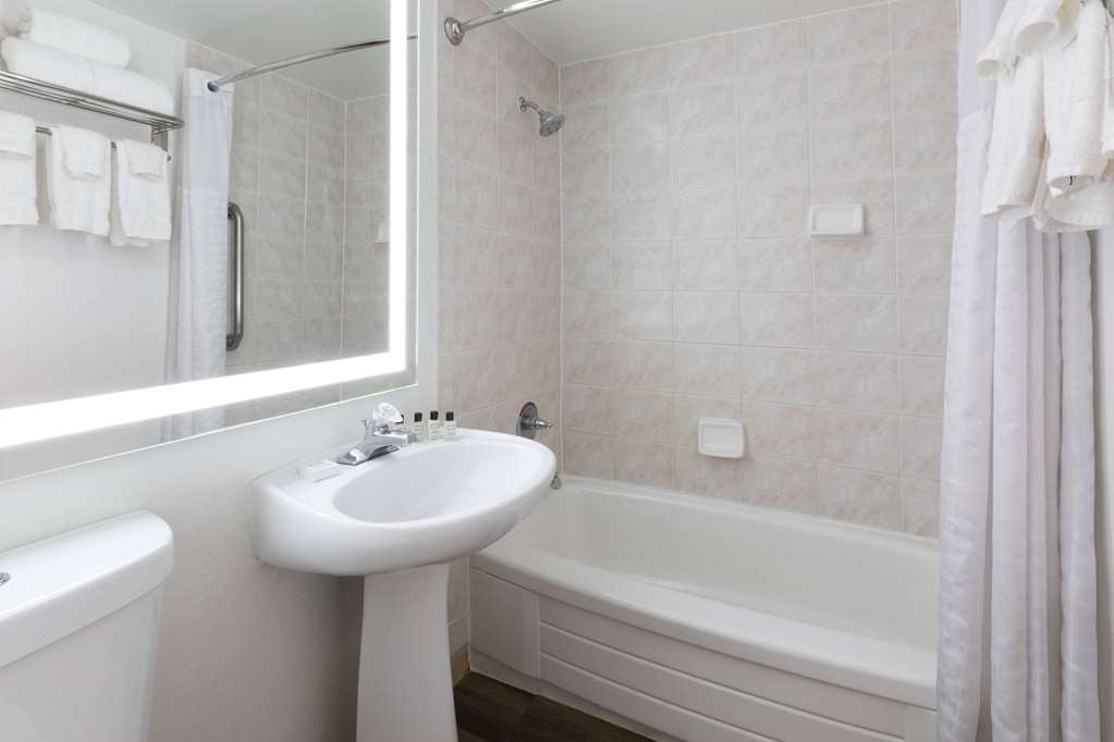 Wyndham Garden Norfolk Downtown - photo 35