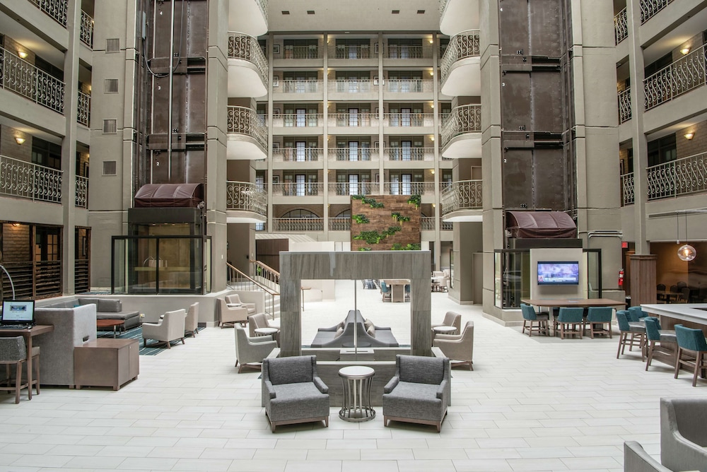 Embassy Suites by Hilton Chicago Schaumburg Woodfield - photo 2