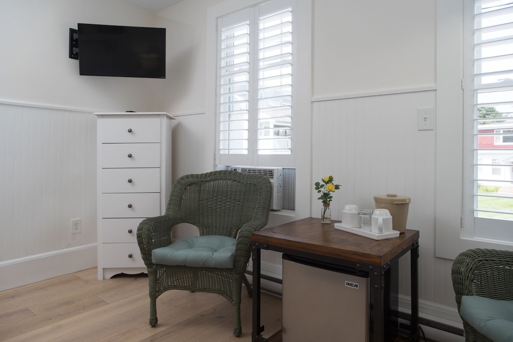 Marginal Way House Hotel - photo 8