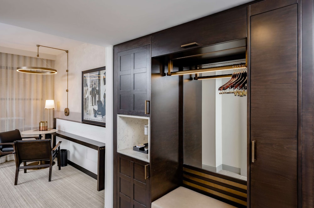 Hotel Fort Des Moines Curio Collection by Hilton - photo 14