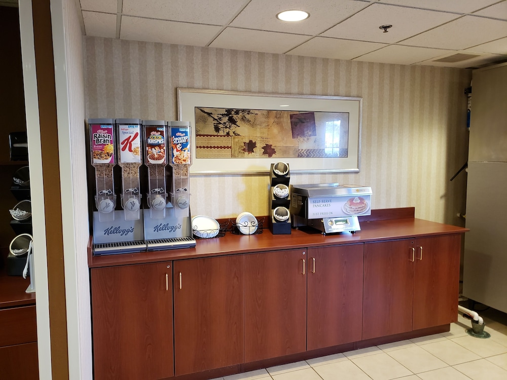 Microtel Inn & Suites by Wyndham Dover - photo 43