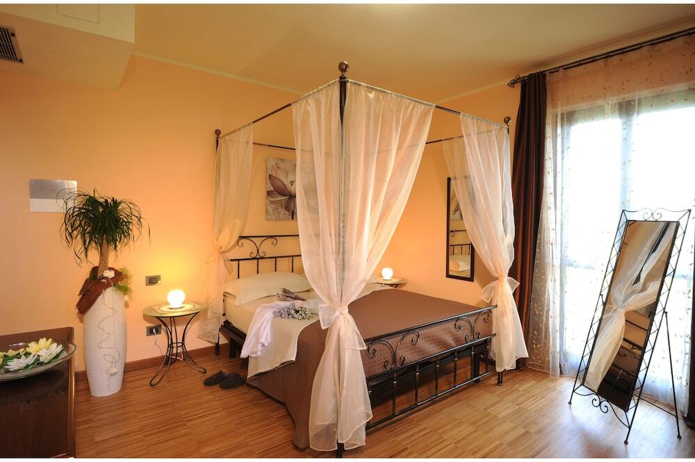 Villa Vecchio — 4-Star Luxury Hotel in Castagnito, Italy