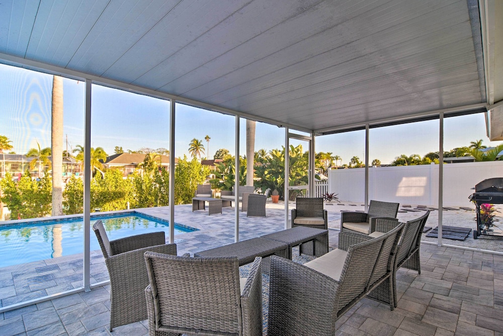 Beach House with Pool 3 Mi to Anna Maria Island — 4-Star Luxury Hotel in Bradenton, United States
