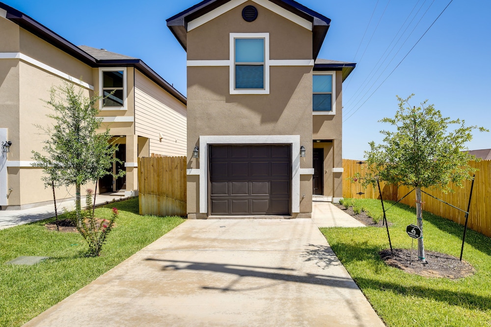 Luxurious Laredo Getaway Unwind in Style - featured photo