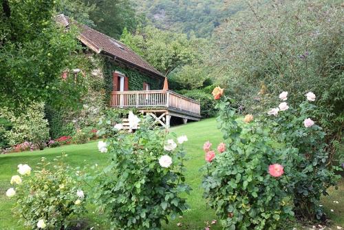 Ferienapartments Gutshof Brandis — 4-Star Luxury Hotel in Lana, Italy