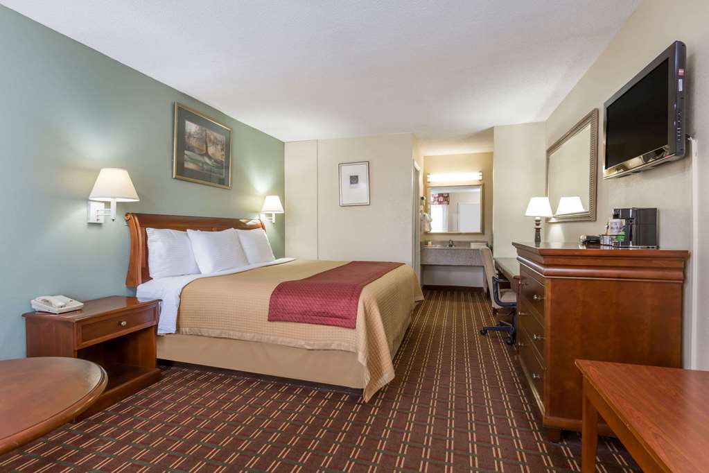 Days Inn by Wyndham Orangeburg - photo 6