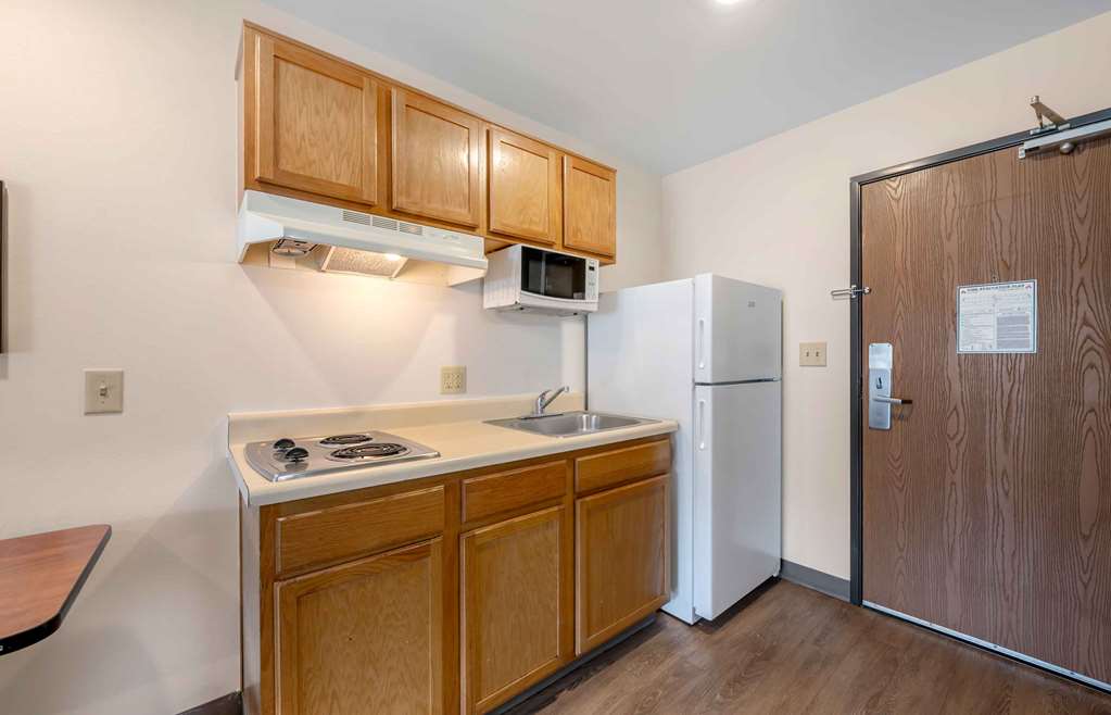 Extended Stay America Select Suites Orlando East - photo 12