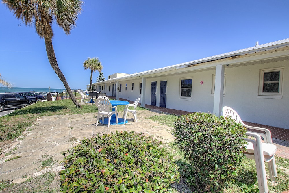 Daytona Shores Inn & Suites - photo 39