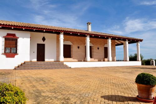 Casa Rural la Serrana — 4-Star Luxury Hotel in La Carlota, Spain