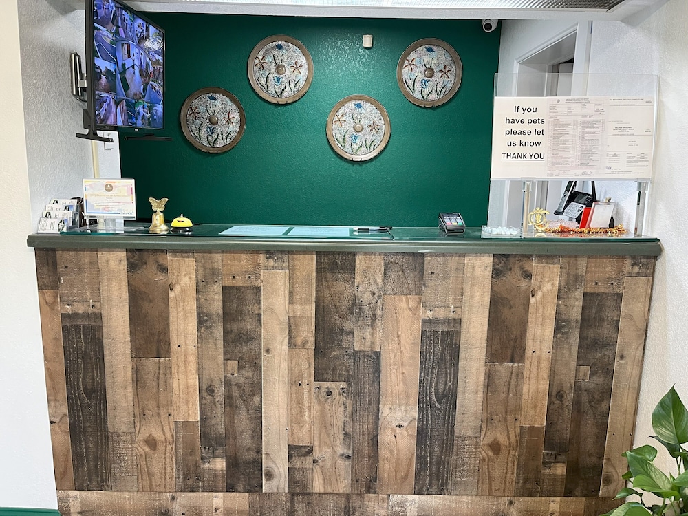 Pine Tree Inn - photo 3