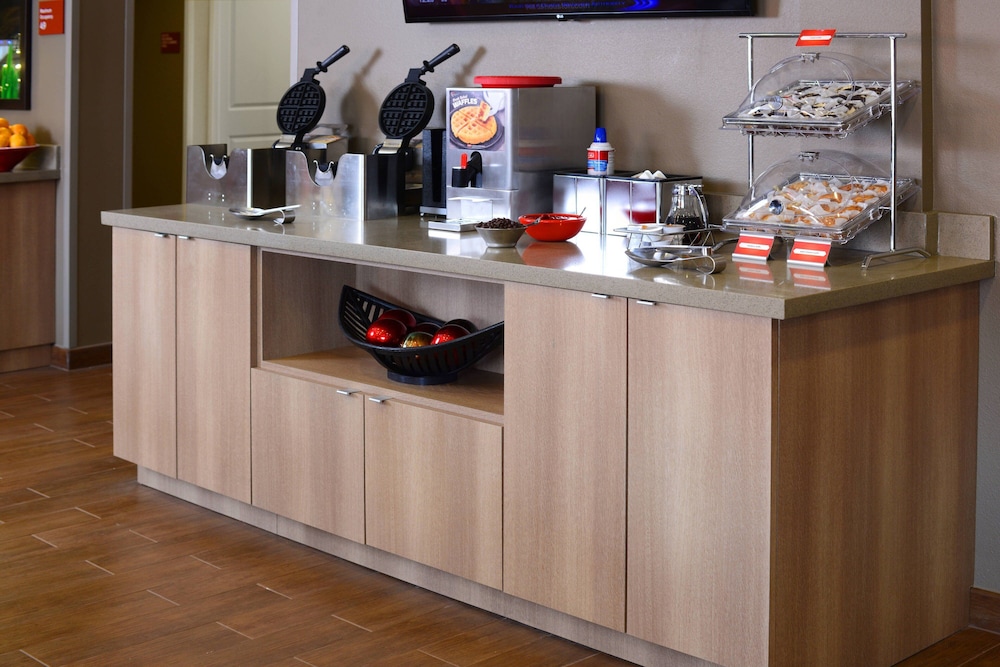 TownePlace Suites Houston Galleria Area - photo 33