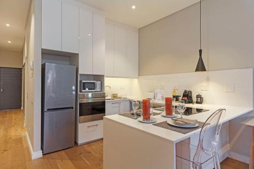 Back Up Power Modern Apartment and Rooftop Pool