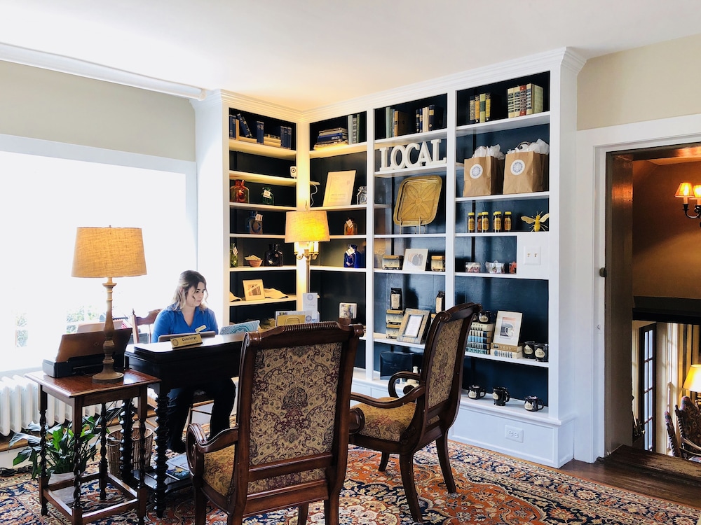 Hillbrook Inn - photo 4