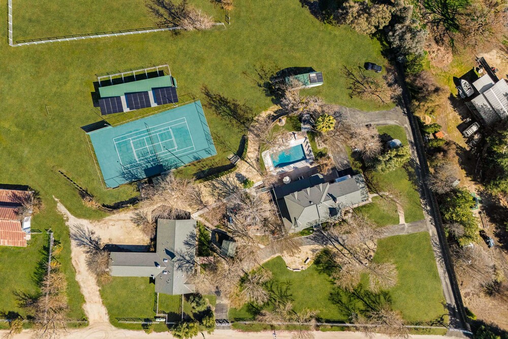 Victorian Manor In Paso Robles Wine Country Pool Hot Tub Firepit Tennis Court Sleeps 28 in Paso Robles, United States