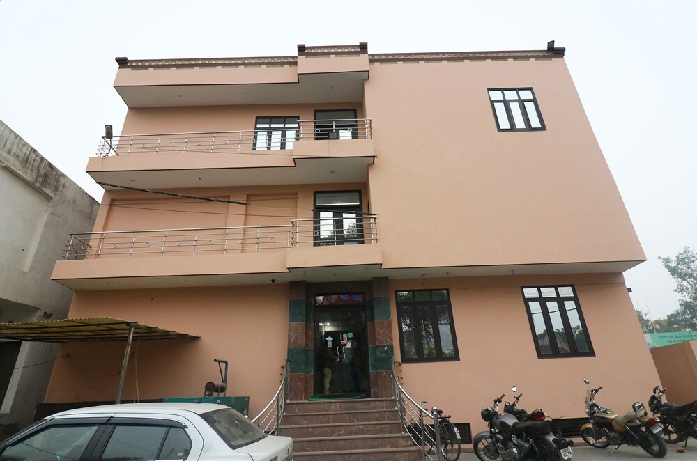Oyo 25037 Hotel Taj Heaven — Agra